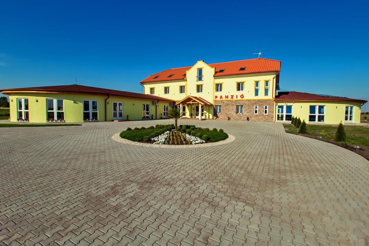 Kentaur Lovaspanzio Hódmezővásárhely Extérieur photo