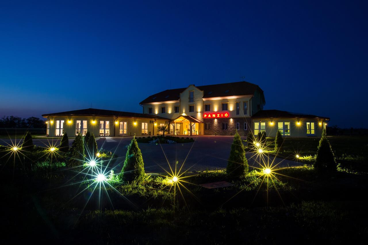 Kentaur Lovaspanzio Hódmezővásárhely Extérieur photo